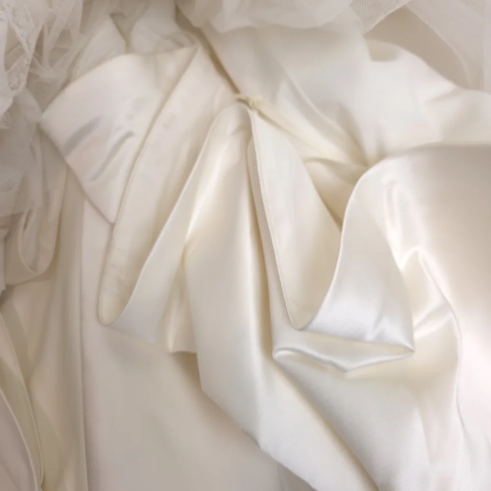 Elegant Cream Strapless Wedding Dress Sz 6 - Picture 12 of 13